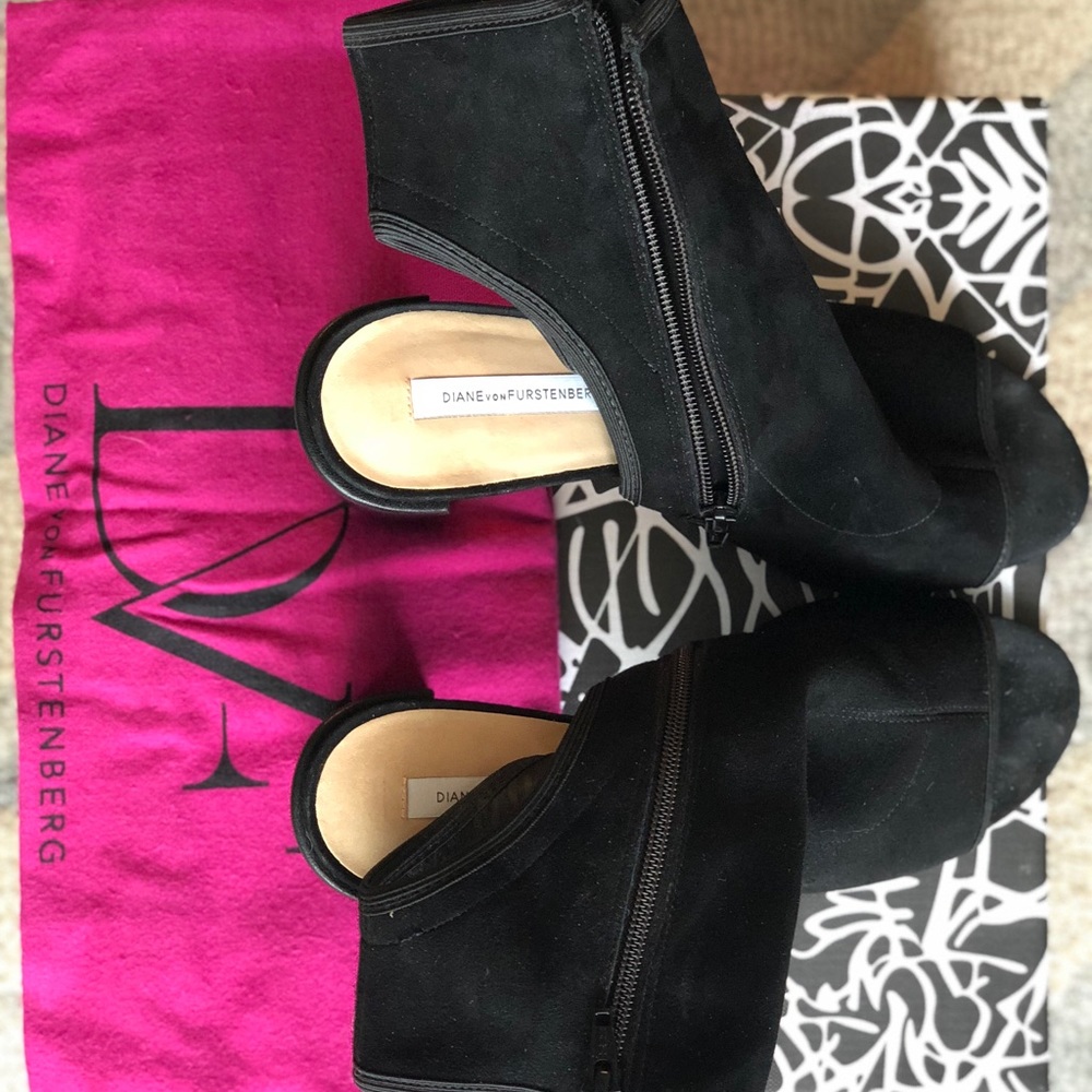 NIB Diane Von Furtstenburg Black stretch booties!